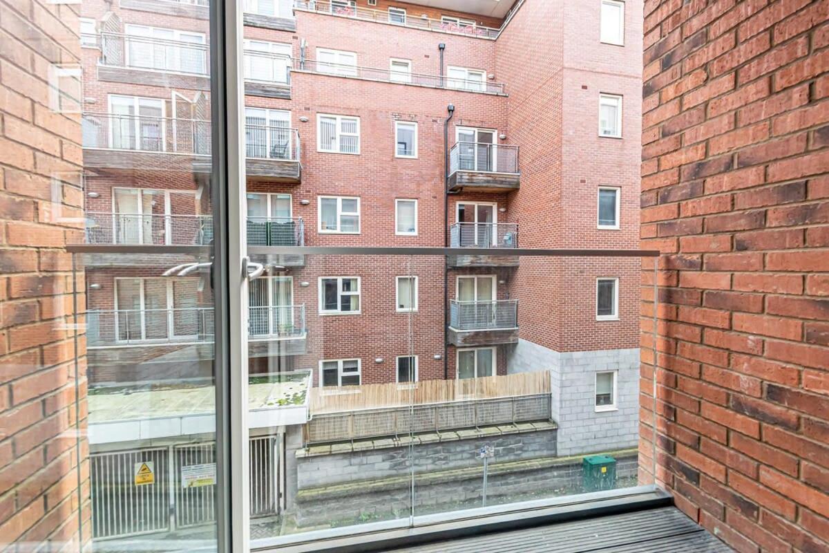 Spacious 2 Bed Apartment In Central Manchester Exterior photo